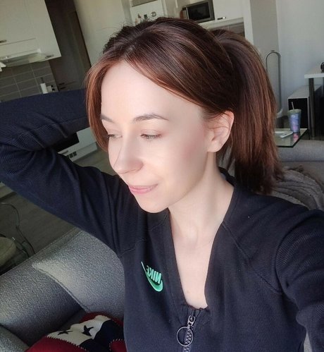 actuallyalisa model xxx pic