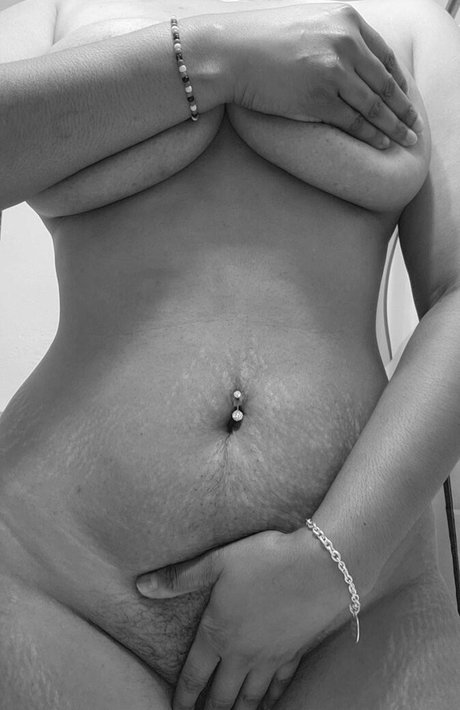 Nickey James model top archive