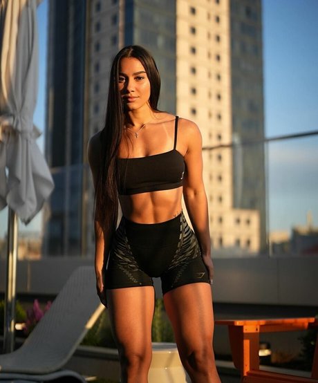 Analis Cruz art actress pictures