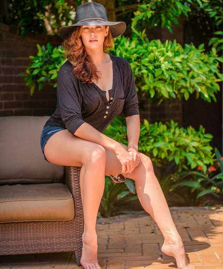 Amanda Righetti hd model pics