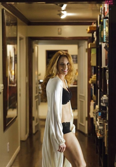 Amanda Righetti sexy star images