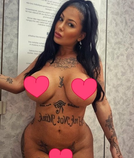 Bellydah erotic model gallery