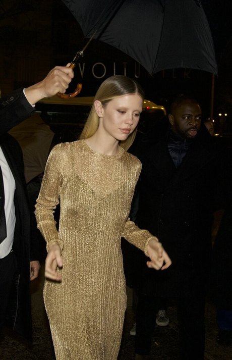 Mia Goth profile pic