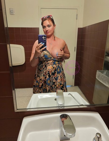 Luscious M adult model img