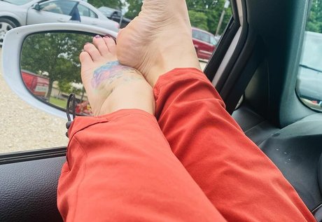 Laineymarie art star photos