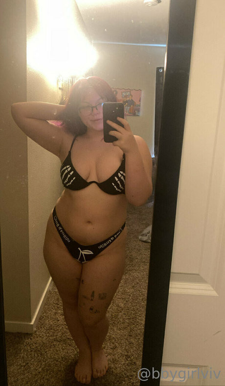 bbygirlviv model nude picture