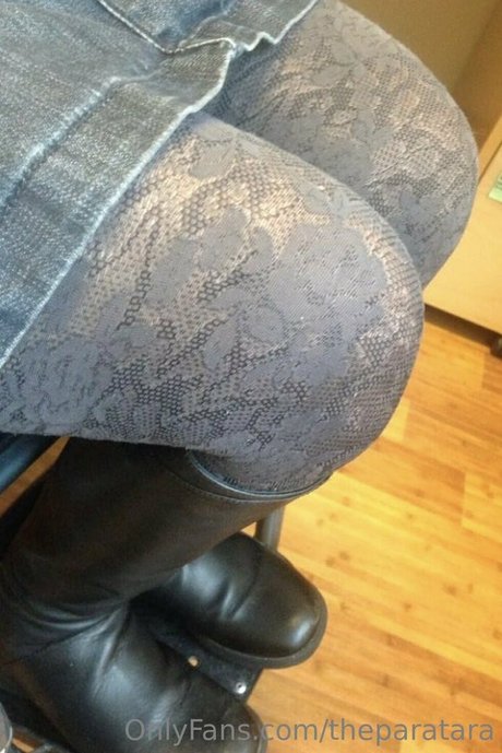 theparatara art model gallery