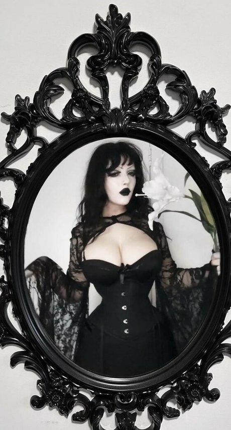 ghoulishbats model porn pictures