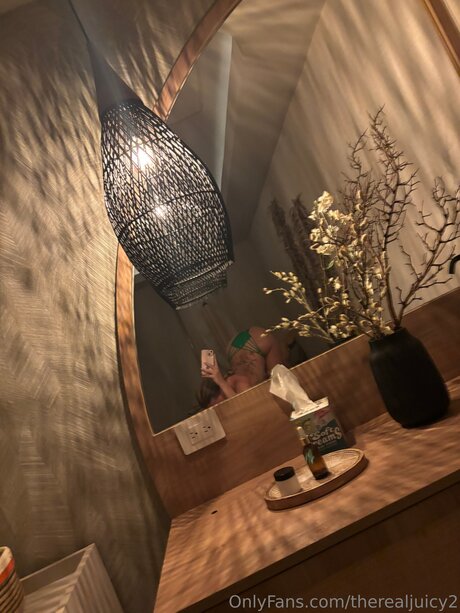 therealjuicy2 naked model pictures