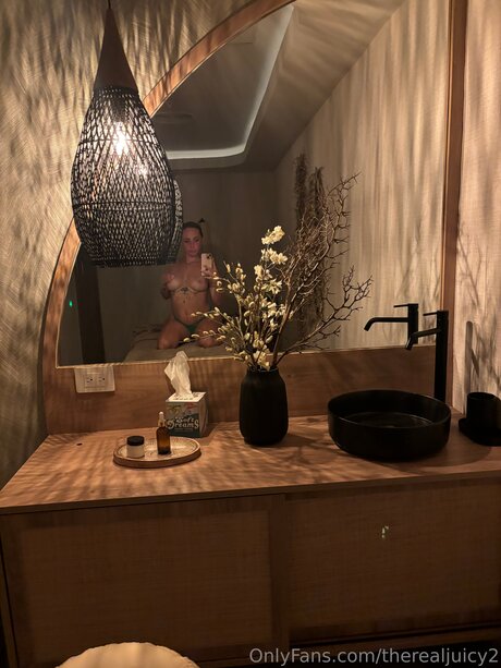 therealjuicy2 model erotic gallery