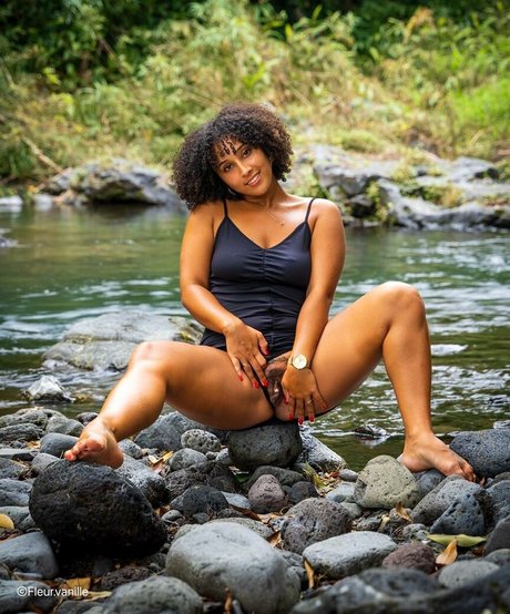 Fleur Vanille star naked img