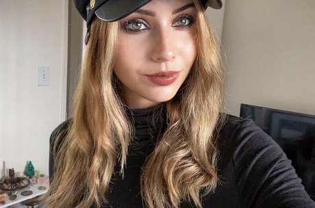 suhhhbreenuhhh sex star image