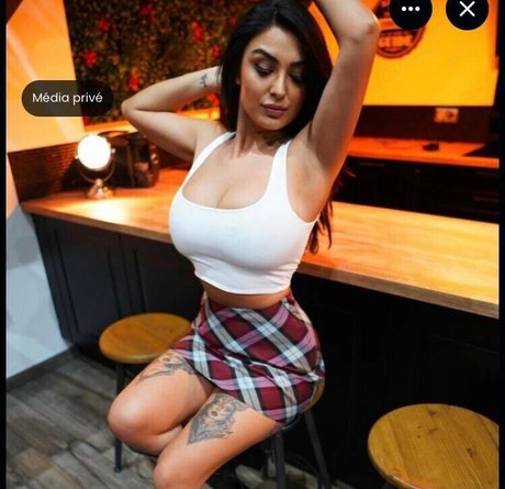 Pinkgeek hot model image