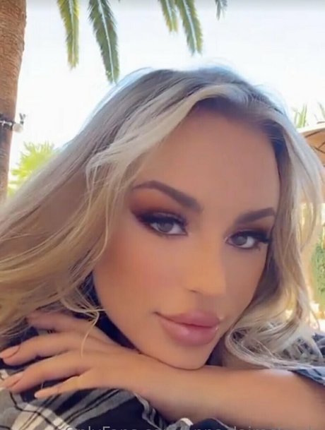 annaclaireclouds erotic star photo