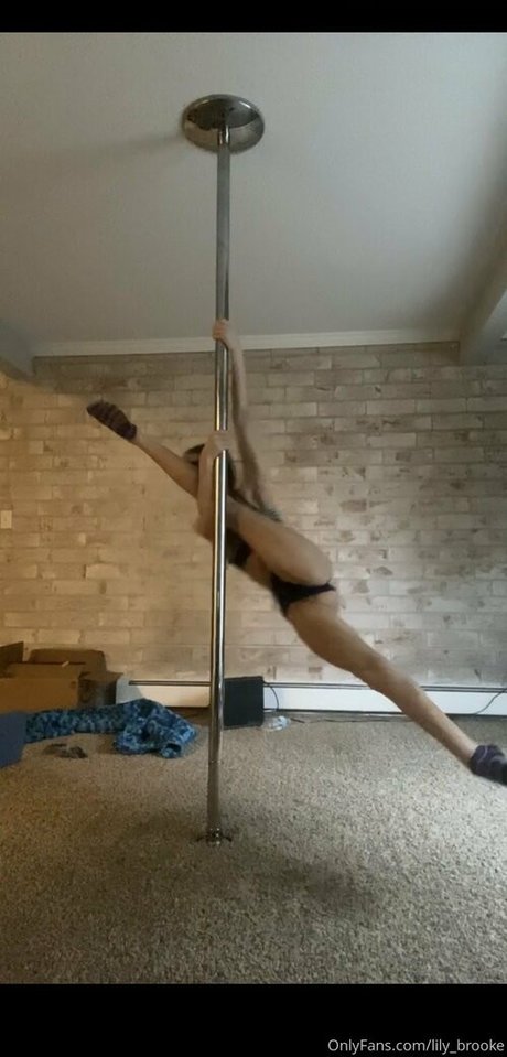 Lily Brooke model nudes image