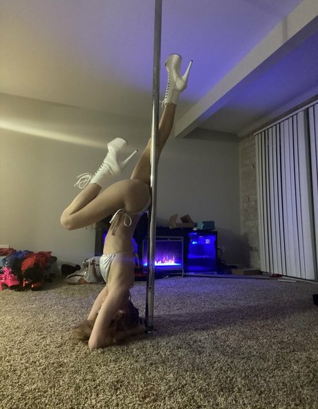 Lily Brooke free pornstar image