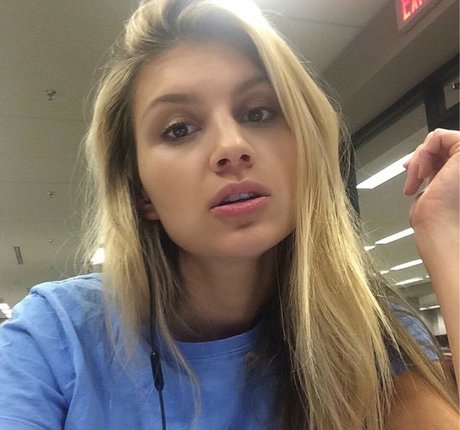 Krystal Gable naked model image