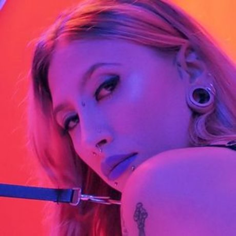 Missmushrooms model porn pic