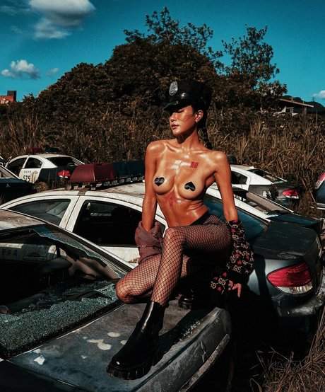 Lara Fan hd model image