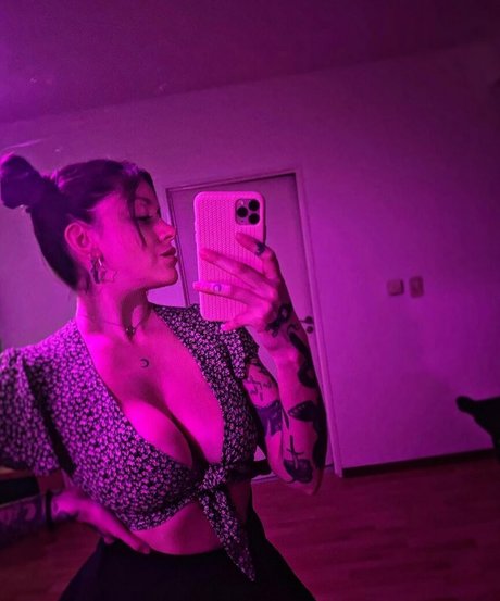 Vicky Massironi star beautiful image