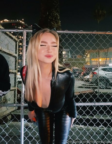 mollyomaliamollyomaliaaa nude actress image