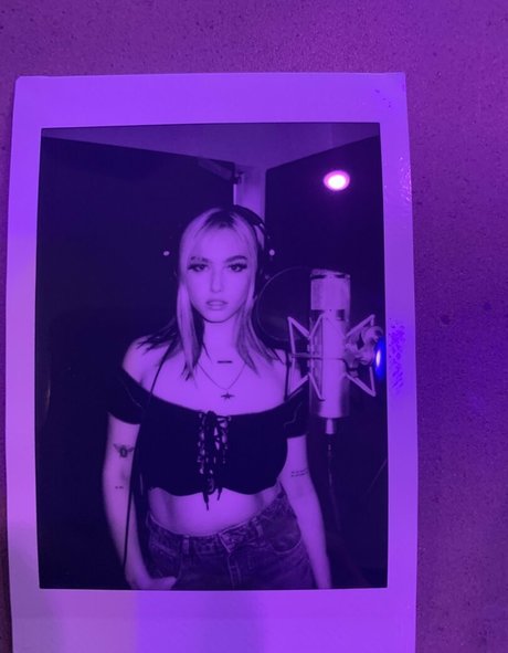 mollyomaliamollyomaliaaa free model pic