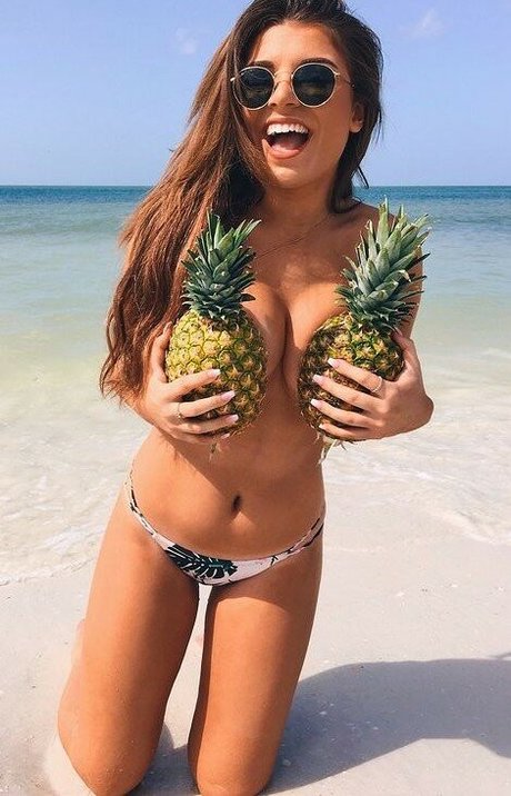 Teddi Mansueto sex model img