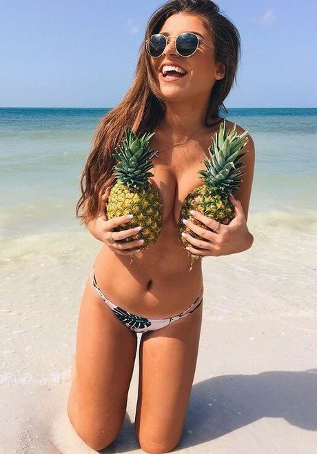 Teddi Mansueto hot actress galleries