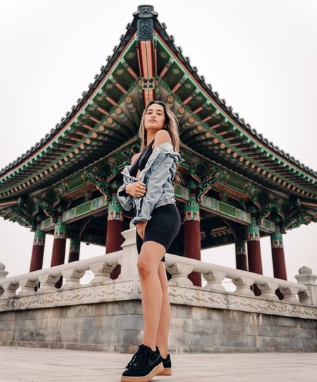 carlieauszler nudes model pic