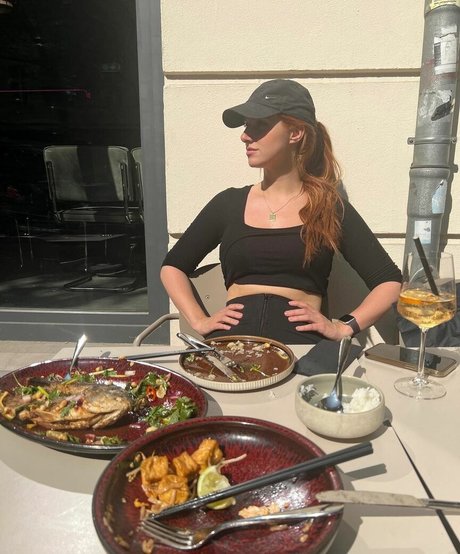 Lara Loft top actress photos