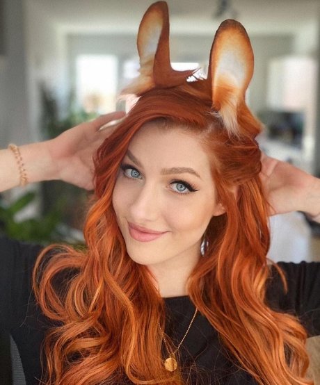 Lara Loft pretty model pictures