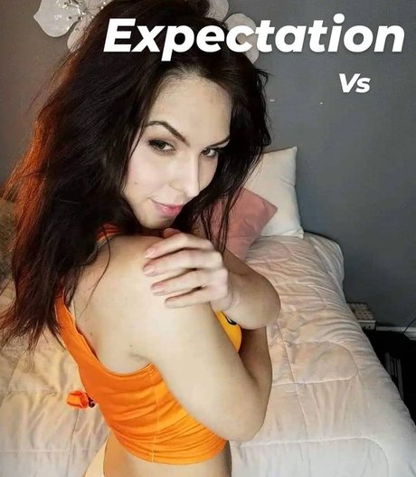 Ciny looney naked model image