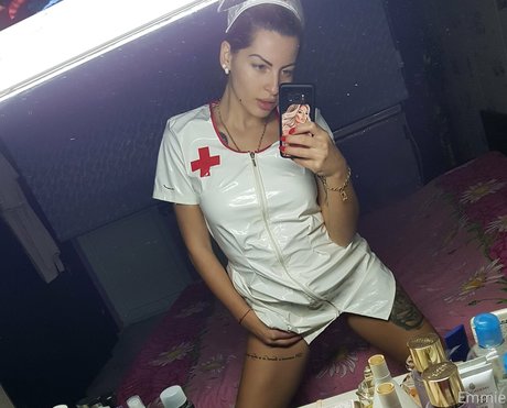 emmie six high quality actress photo