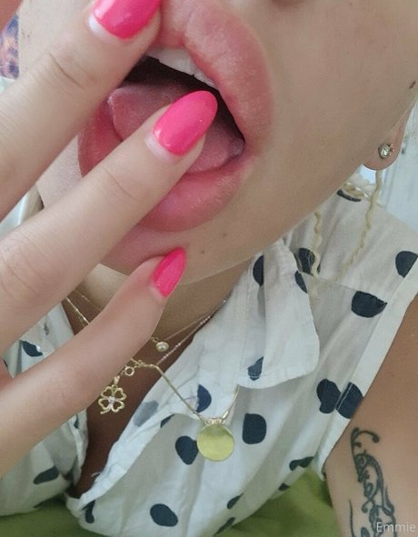 emmie six erotic model img