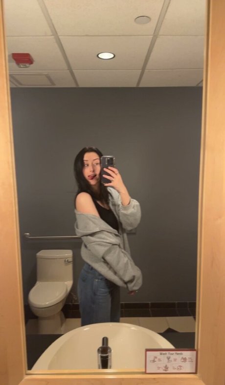 Orla Gracey star adult img