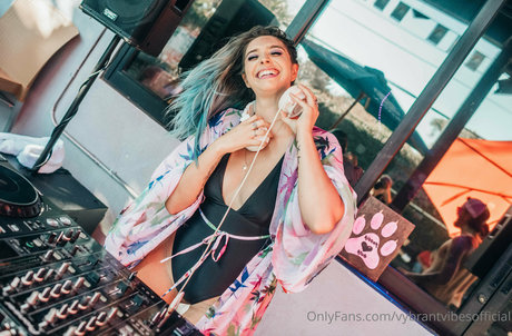 vybrantvibesofficial model erotic photos