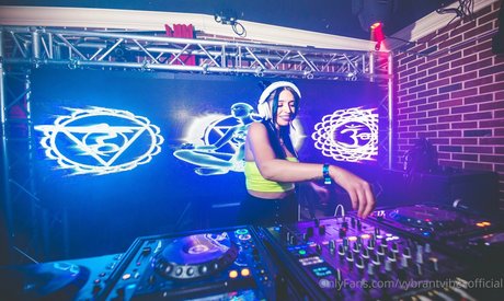 vybrantvibesofficial pornstar nice gallery