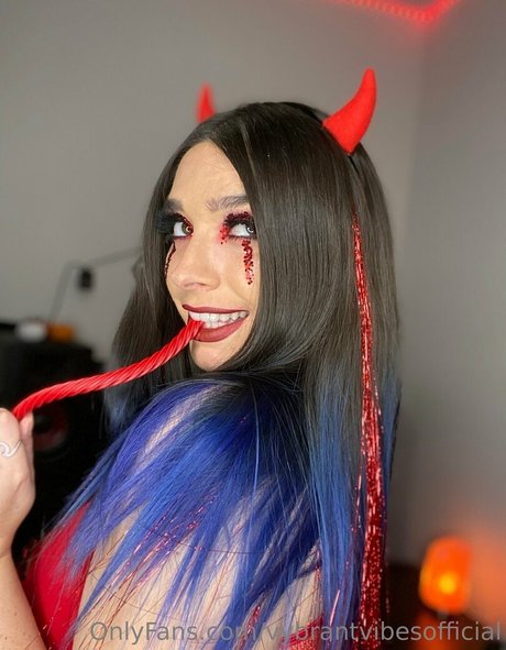 vybrantvibesofficial xxx model pic