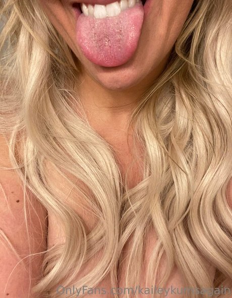 kaileykumsagain sexy model img