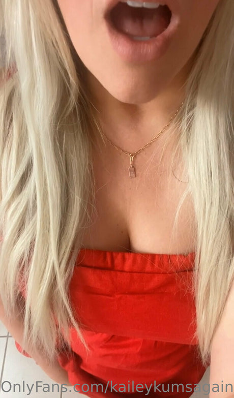 kaileykumsagain erotic pornstar picture