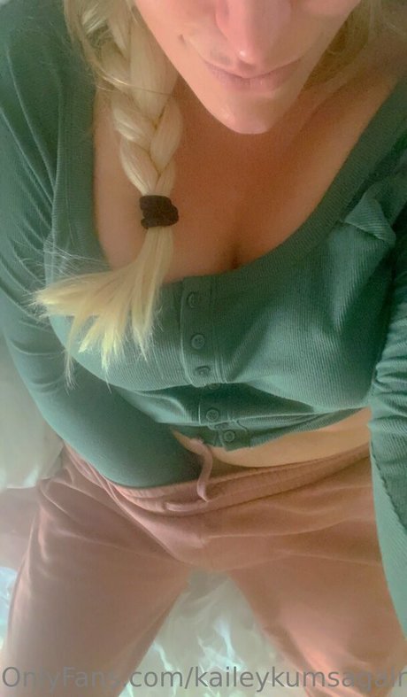 kaileykumsagain porn model pics