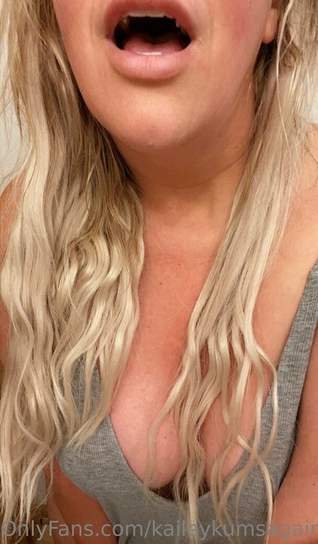 kaileykumsagain model naked photo