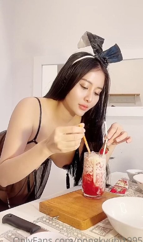 Pongkyubi1995 model naked galleries