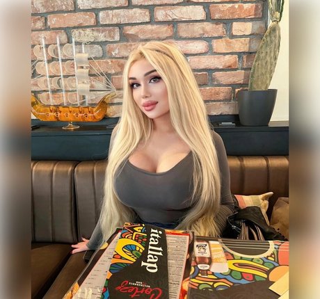 candy babythedoll exclusive model picture