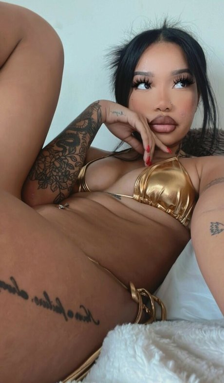 mikaadenise model high quality pic