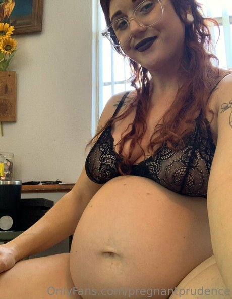 pregnantprudence nice model pictures