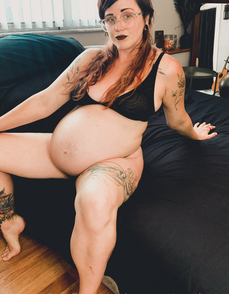 pregnantprudence model nude archive