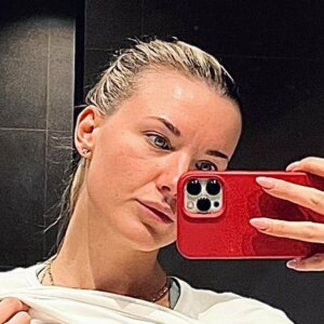 outside onlyfans porn photos