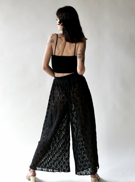 Aynsleigh Escher nude actress pic