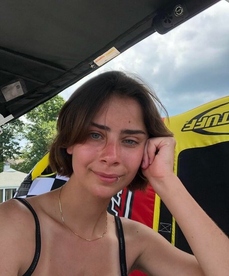 Aynsleigh Escher nice pornstar pics